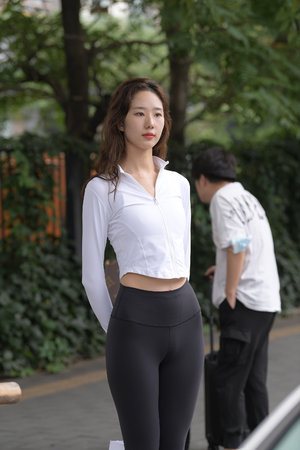 小舞享受更紧密的亲密接触